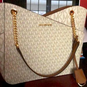 💯 Authentic Michael Kors Jet Set Purse